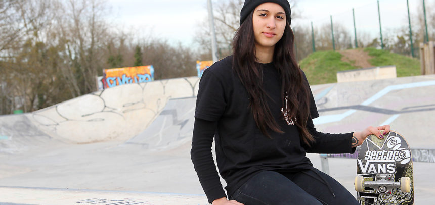 UNE SKATEUSE AU PALIO.