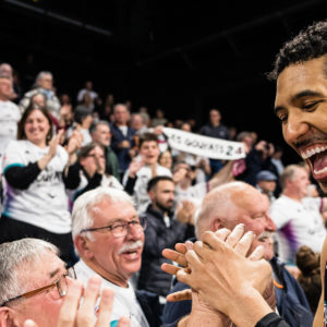 Zeke Moore prolonge sa pige médicale